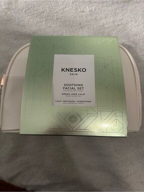 Knesko Green Jade Calm Soothing Facial Set NIB Mask Roller Serum Sealed